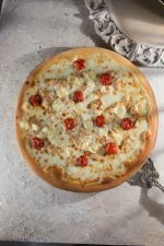 Пицца Гавайская с курицей и ананасами