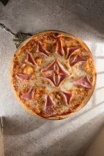 Пицца с ветчиной