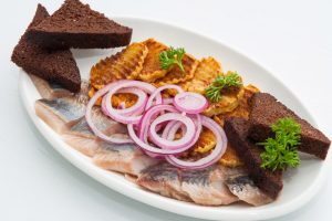 05 Селедочка с картофелем и гренками